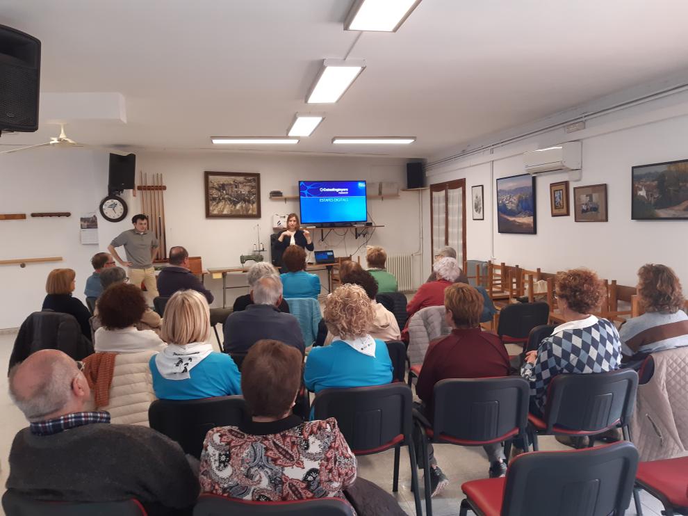 Olost acull una xerrada sobre prevenció d'estafes digitals